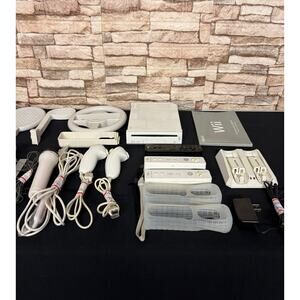 Nintendo Wii Bundle Acessories Nunchucks 3 wii motes Tested Rechargeable Station